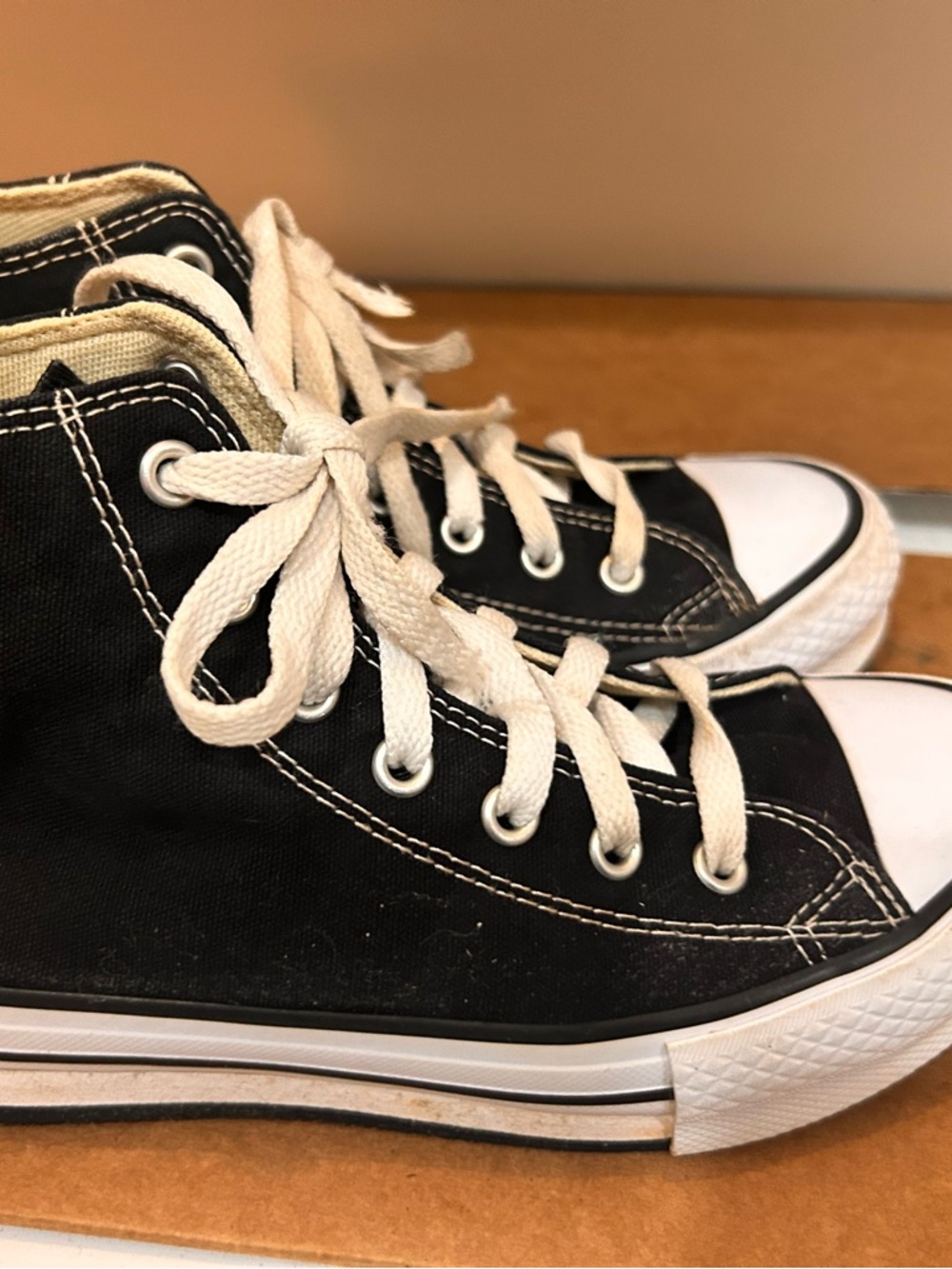 Converse Big Kids' Size 2Y Classic High-Top Sneakers in Black